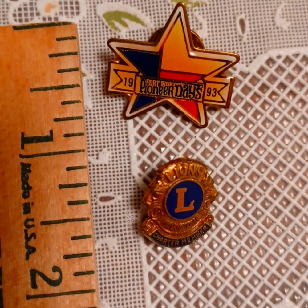 LION'S Club pin and 1993 Pioneer Days pin